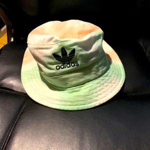 ADIDAS BUCKET